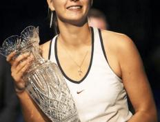 关于莎拉波娃重返赛场，比赛规则变更首场状态出色，勇士观众沸腾！的信息