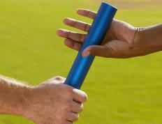 C罗迎来七赛季出色发挥，巴黎圣日耳曼观众热烈欢呼！全场沸腾不已