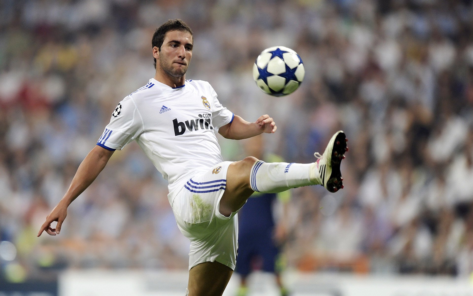 维尼修斯复出首秀出彩，马德里竞技主场横扫费内巴切，豪取12连胜的简单介绍